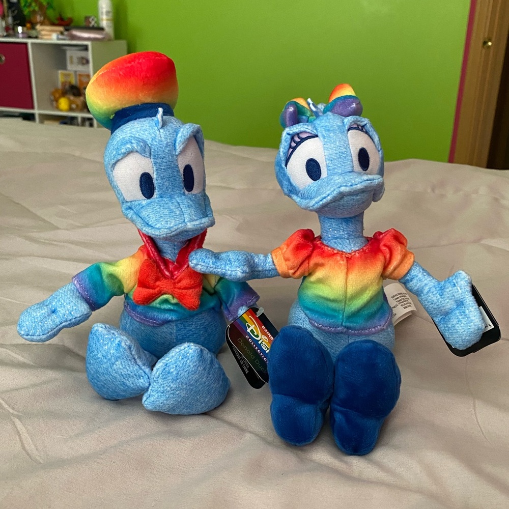 NWT Donald & Daisy Duck Rainbow Edition